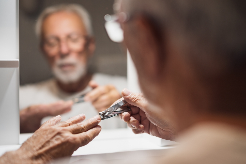 fingernails age